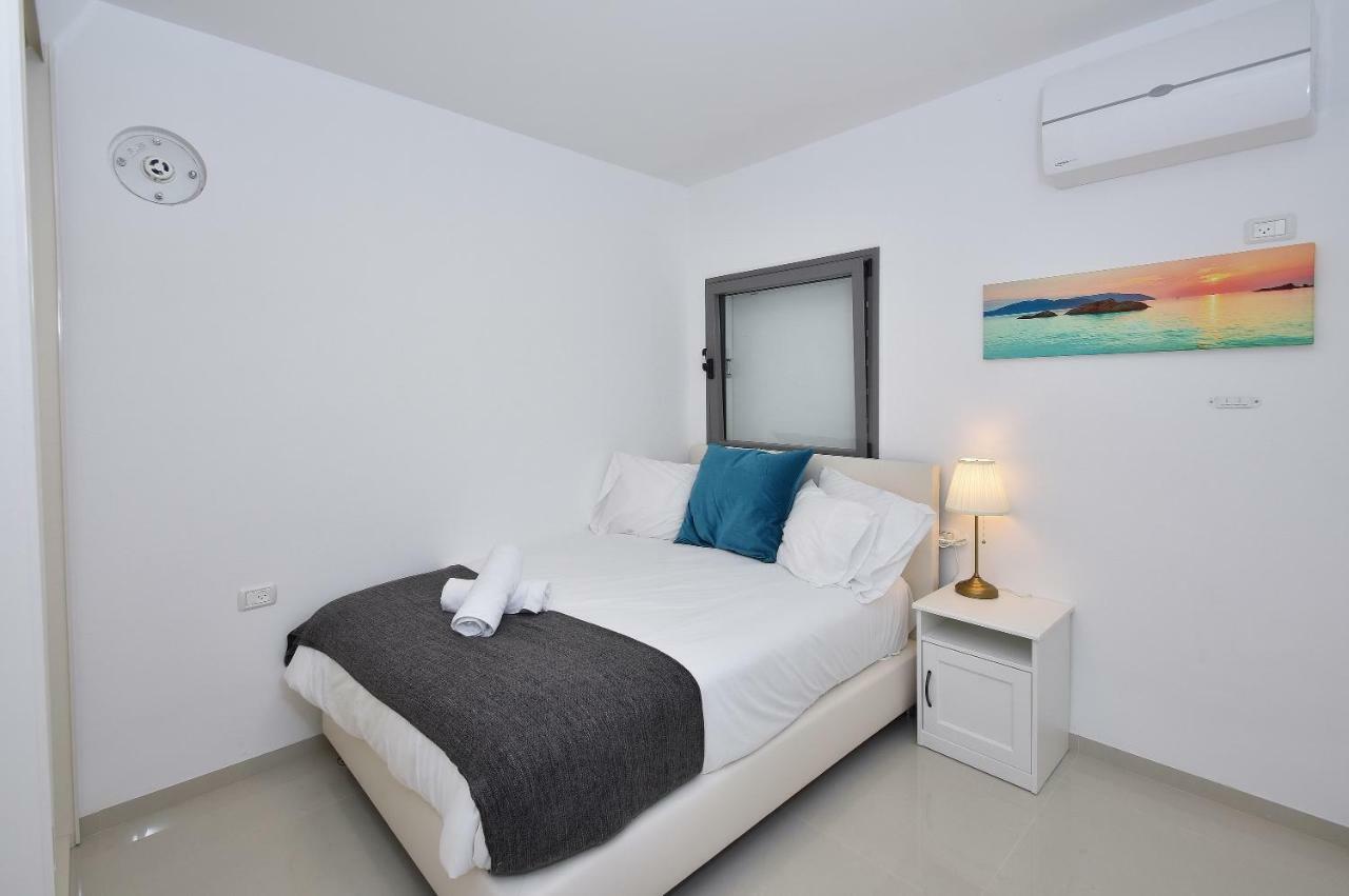 Ariston Luxury Garden Apartment With A Pool Tiberias Exterior photo